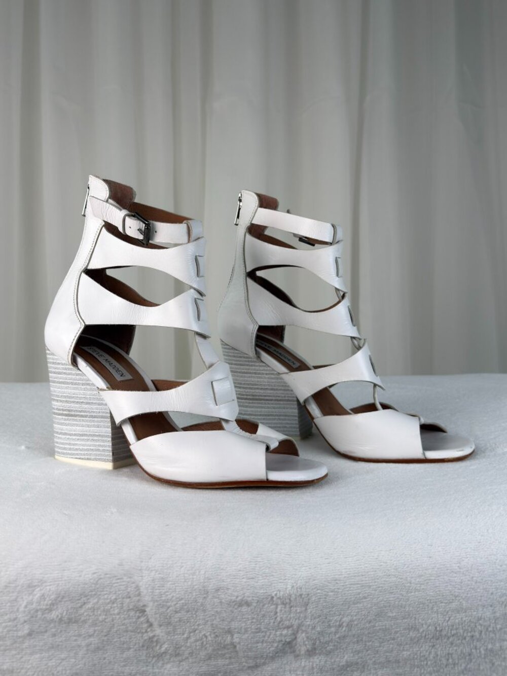 Steve Madden White Leather Cage Strappy Block Heel Sandals Womens 9 Open Toe - Picture 2 of 9